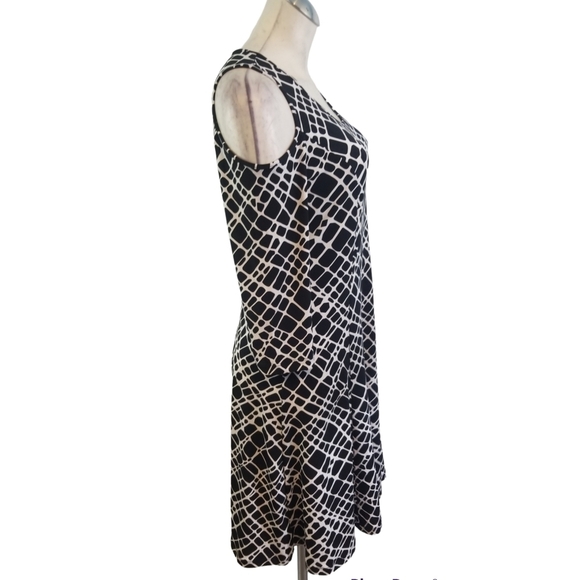 3/$25 Susan Graver Size XS Black White Cold Shoulder Dress - Picture 2 of 6